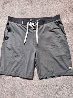 Mens Vuori Cruise 7” Boardshorts Size 33 Swimwear